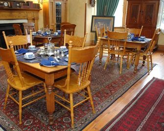 A Tapestry Garden Guest House - Potchefstroom - Essbereich