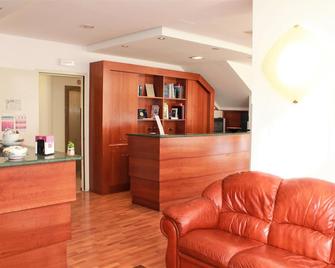 Hotel Santa Lucia - Bastia umbra - Front desk