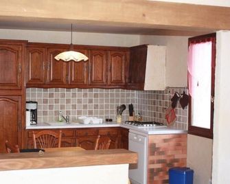 Country house in the mountains feet - Murat - Kitchen