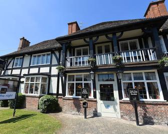 Crown, Droitwich by Marston's Inns - Droitwich - Building