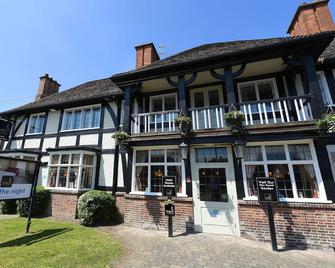 Crown, Droitwich by Marston's Inns - Droitwich - בניין