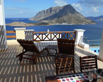 Beautiful, comfortable villa with swimming pool and superb views. - Mirties - Balkon