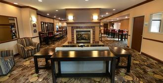 Holiday Inn Express Hotel & Suites Grand Forks, An IHG Hotel - Grand Forks - Edifício