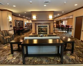Holiday Inn Express Hotel & Suites Grand Forks, An IHG Hotel - גרנד פורקס - לובי