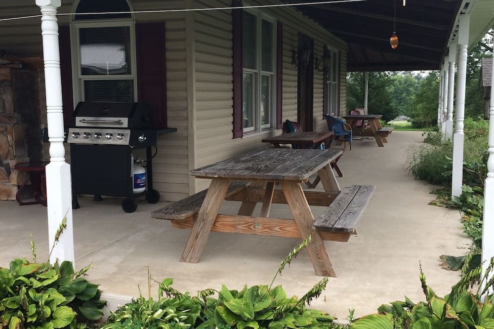 Central Pa. Country Home with Privacy & Room to Relax! Close to Many Attractions