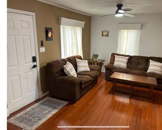 My family’s little nest, where our kids grew. - Perryton - Living room