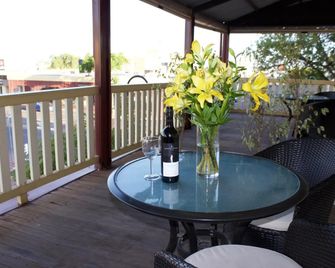 Balcony On Sixth Lodge - Murray Bridge - Balkon