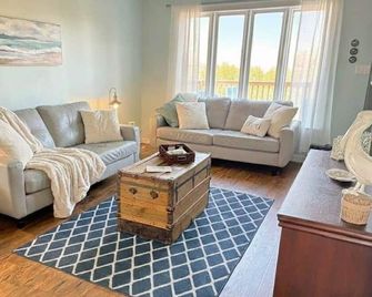 Knotting Hill-A Quiet Coastal Escape in Mahone Bay - Mahone Bay - Obývací pokoj