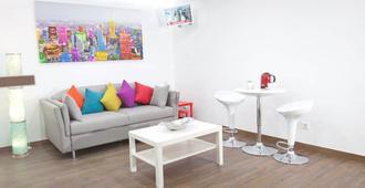 Color Suites Alicante - Alicante - Living room