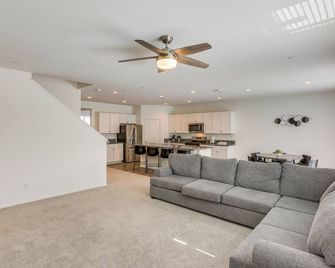 Coachella Home with Game Room and 1 PM Check-Out - Coachella - Living room