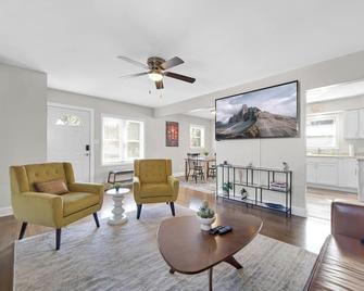 Cozy Private Room in Hammond, IN - 2 - Hammond - Living room