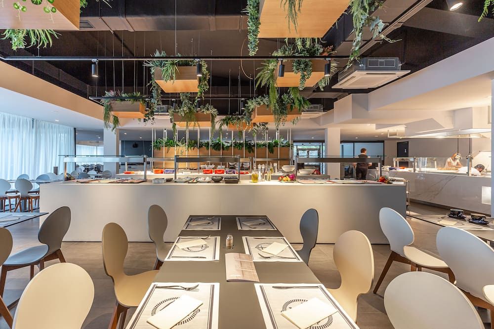 هوليداي ريزورت آد توريس - كريكفينيكا - مطعم