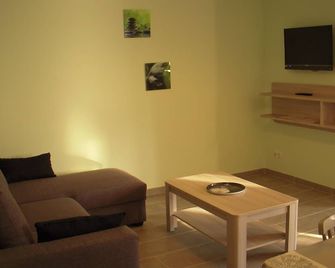 Modern rural cottage located in the Marne near Vitry le François. - Pringy - Salon