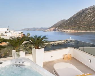 Villa Iris, beachfront, with jacuzzi, up to 9 guests, Mpali beach, Rethymno! - Bali - Balcony