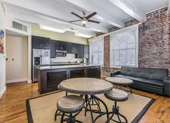 Stunning Apartments Close to City Attractions - New Orleans - Kitchen