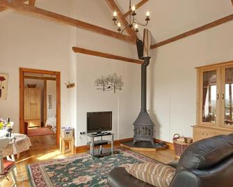 A cosy and quaint barn conversion with period features and views across to Dartmoor. - Okehampton - Living room