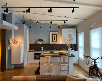 Button's Modern Luxury Walkup Downtown Northampton - Northampton - Kuchyň