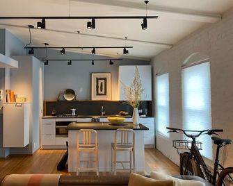 Button's Modern Luxury Walkup Downtown Northampton - Northampton - Kuchyň