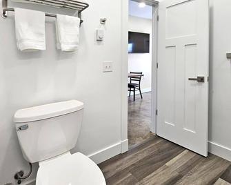Breckenridge Suites - Suite 1 - Deluxe Suite with Separate Living Room - Grove City