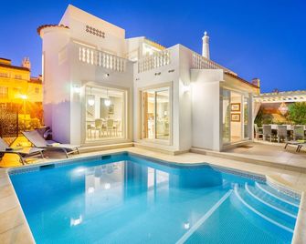 Whome | Prime Hideaway Luxury Villa - Quarteira - Pool