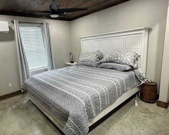 Beautiful Barndominium - Chipley