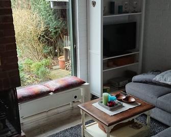 Marlene's holiday home on the Grevelingenmeer in South Holland - Herkingen - Sala de estar