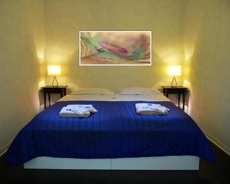 Arciuolo B&B - Monte Sant'Angelo - Schlafzimmer