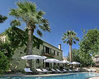 Hunnaphan Otel - Küçükkuyu - Pool