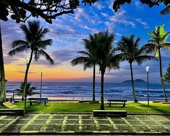 12f- Pe Na Areia Do Tombo-2 Quartos, Ar - Guaruja - Strand