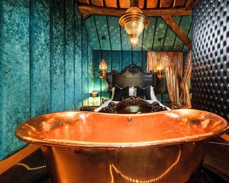 Crazy Bear Hotel Beaconsfield - Beaconsfield