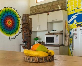 Tiki Surf House - Hostel - Los Organos - Cocina