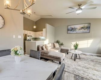 8 Mi to Neuse River: Cozy Gem in Havelock! - Havelock - Eetruimte