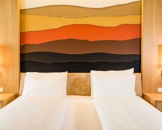 Hotel Hasslhof - Caldaro - Bedroom