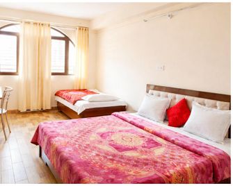 Goroomgo Naina Homestay Mussoorie - Mussoorie - Habitación