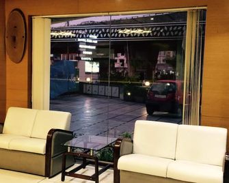 Hotel Royal Shelter - Vapi
