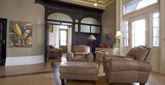 Frontenac Club Inn - Kingston - Living room