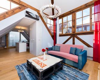 Old Royal Post Boutique Hotel & Premium Suites - Prag - Wohnzimmer
