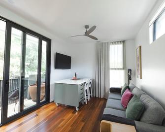 Bushland setting close to Sydney CBD- stand alone apartment - 悉尼 - 客廳