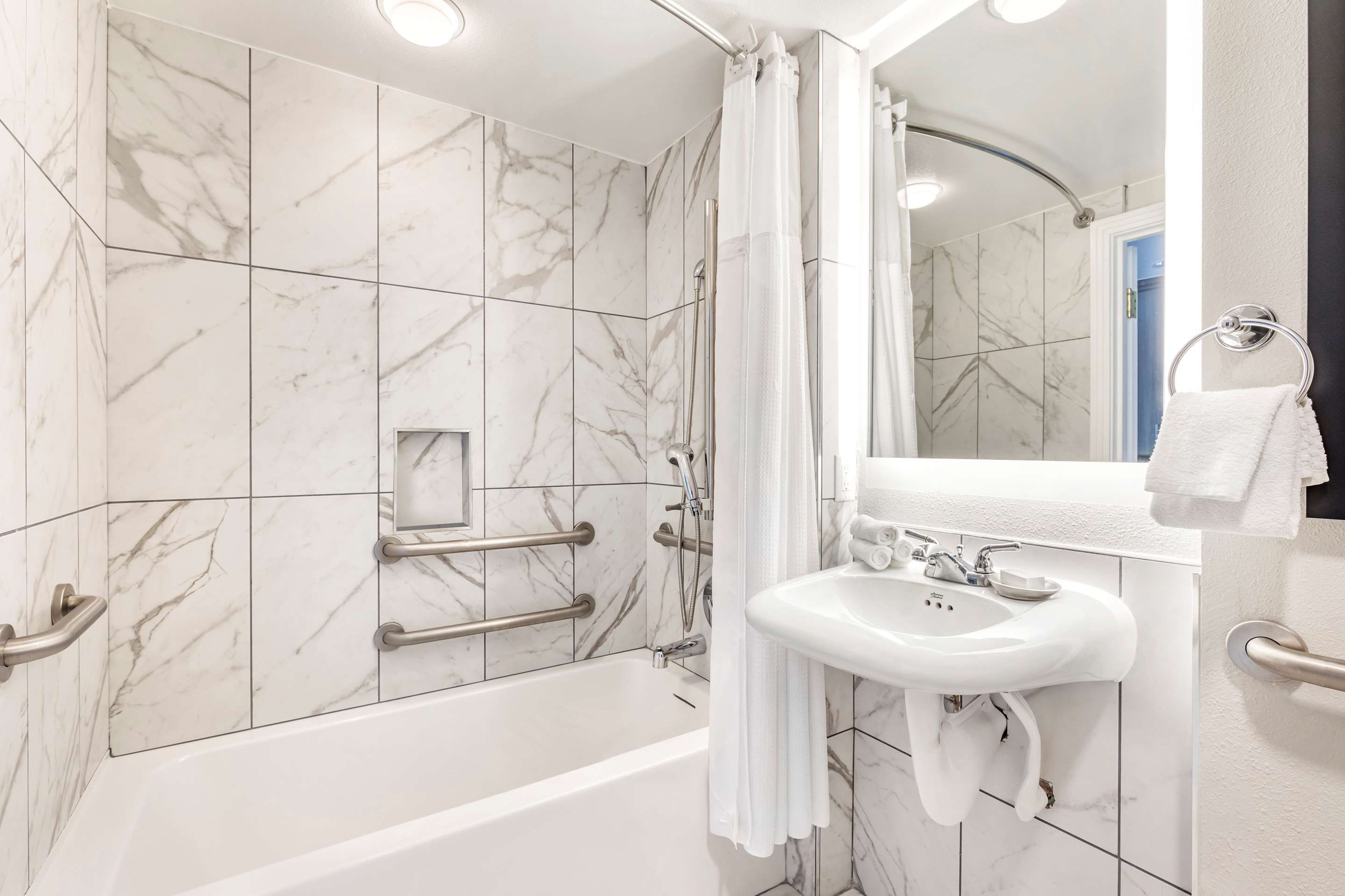 Hilton Grand Vacations Club on the Las Vegas Strip thumbnail 3