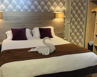 Hôtel L'Univers - Châtellerault - Slaapkamer