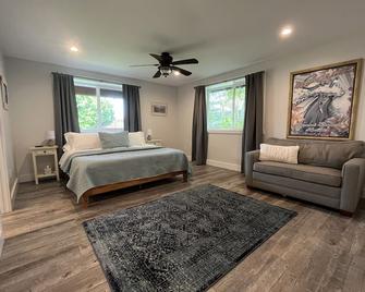 Spacious 4 bedroom Home, steps to Hukilau Beach, A/C, 30 Day - Laie - Sypialnia