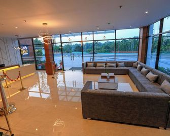 Hotel Saffron Wayanad - Sultan Bathery - Lobby