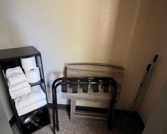 Cozy and Efficient Studio Located on Gull Lake Trail! - Lake Shore - Kitchen