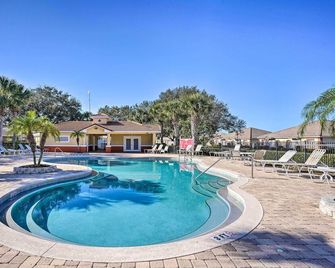 Community Pool: Family-Friendly Florida Condo! - Poinciana - Piscina