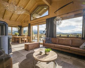 Narzenhof Wellness Chalets, Familien & Luxus Apartments am Bauernhof - St. Johann in Tirol - Sala de estar