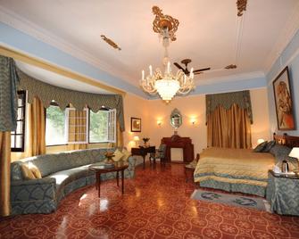 Welcomheritage Taragarh Palace - Pālampur - Спальня