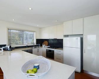 Elegance on Elgata - Bright and Breezy - North Avoca - Kuchyň