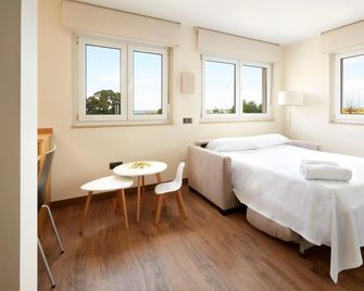 Hotel Arias Aeropuerto - Santiago del Monte
