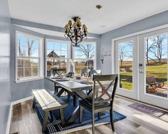 Pet-friendly Grantville Home ~ 8 Mi to Hersheypark - Grantville - Dining room