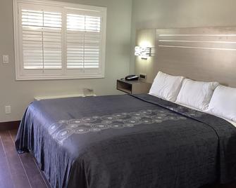 Mayfair Inn Onratio Airport - Ontario - Bedroom